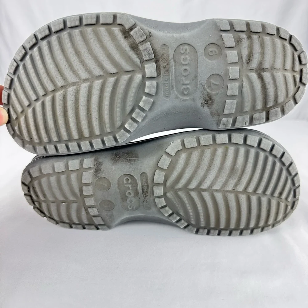 Crocs Classic Unisex Clog in Graphite